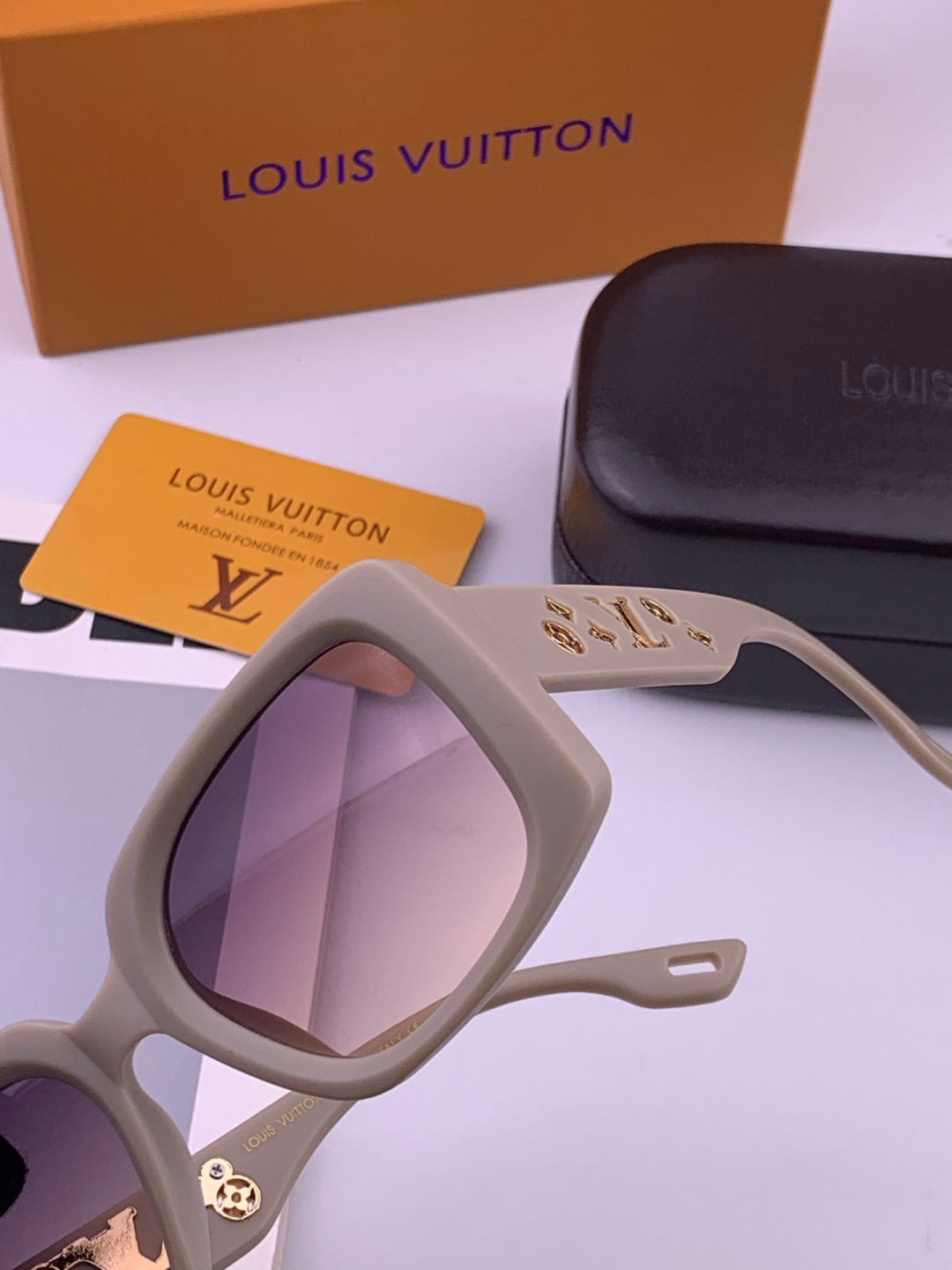 Louis Vuitton L47001 Square Brown Lens Sunglasses for Men & Women - 357648 - detail image 3