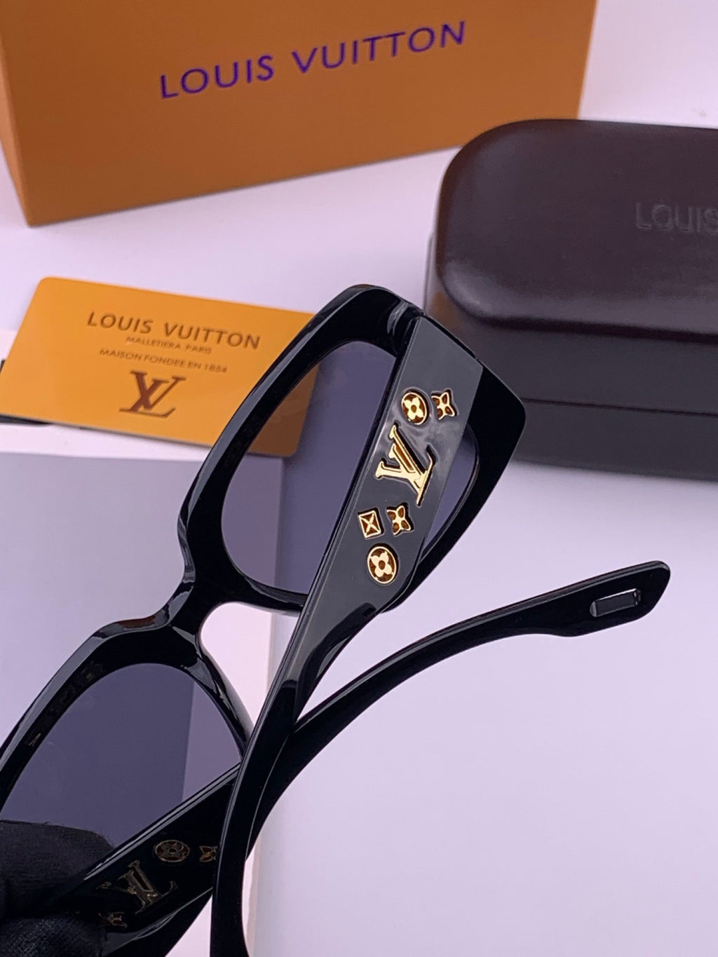 Louis Vuitton L47001 Square Gold Lens Sunglasses for Men & Women - 357649 - detail image 4