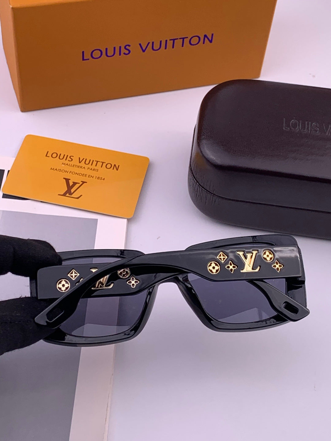 Louis Vuitton L47001 Square Gold Lens Sunglasses for Men & Women - 357649 - detail image 5