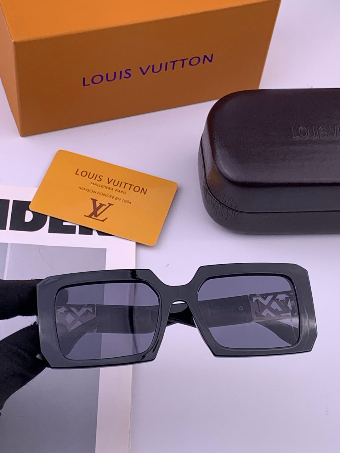 Louis Vuitton L77001 Square Brown Lens Sunglasses for Men & Women - 357651