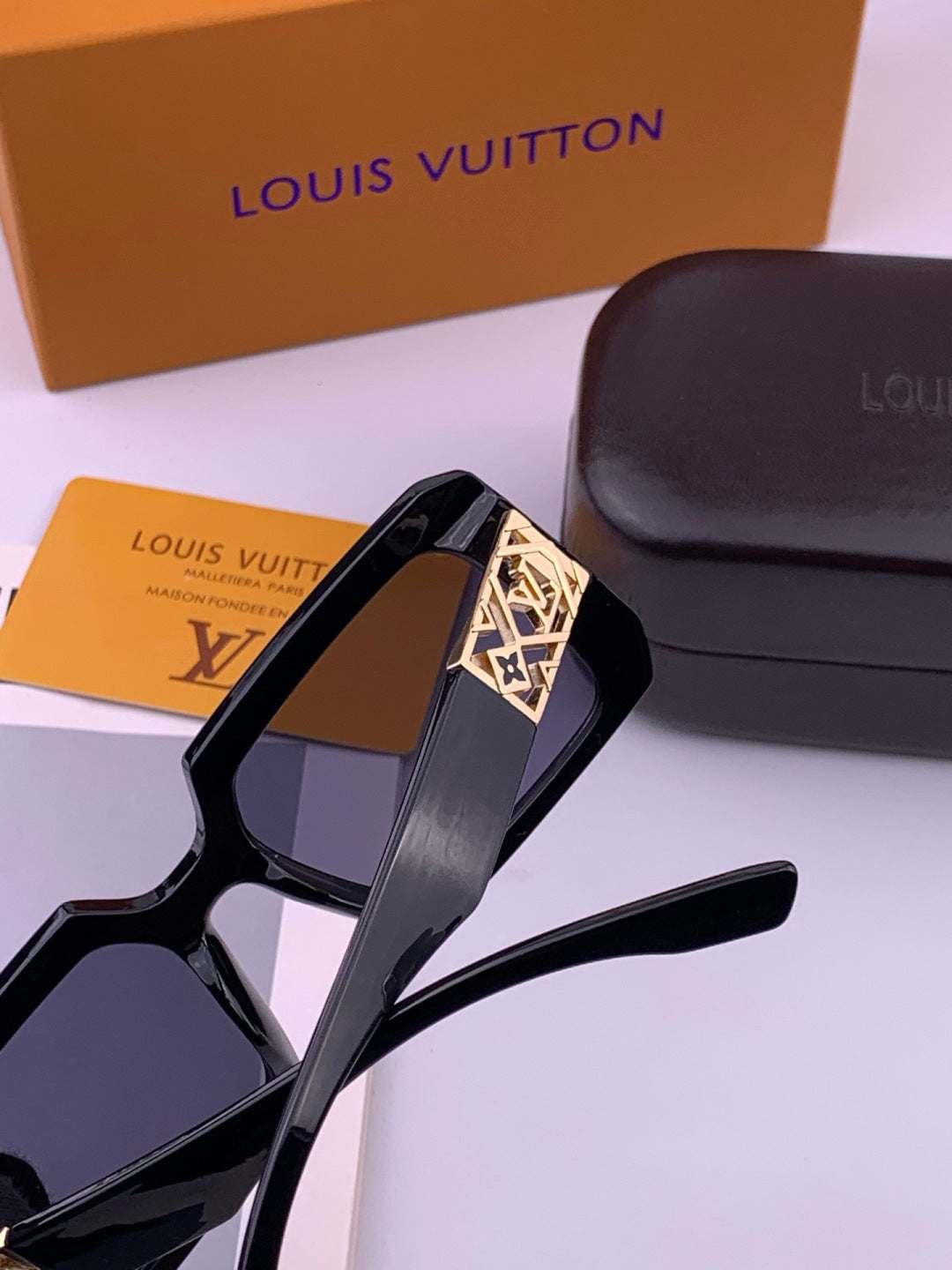Louis Vuitton L77001 Square Brown Lens Sunglasses for Men & Women - 357651 - detail image 4