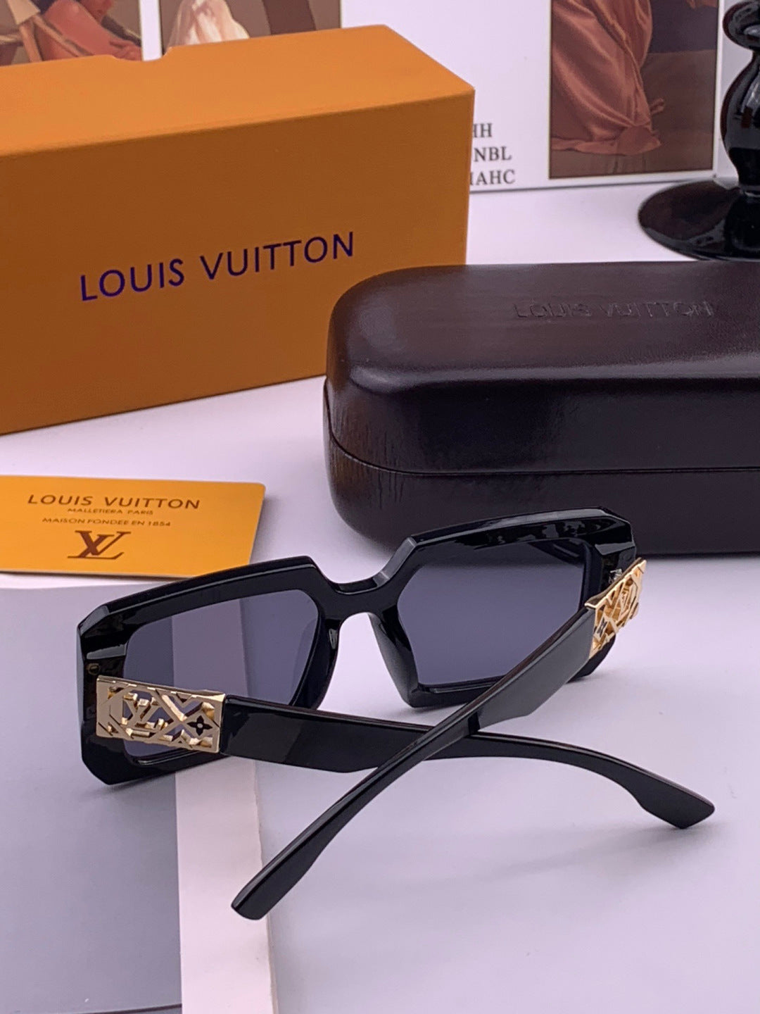 Louis Vuitton L77001 Square Brown Lens Sunglasses for Men & Women - 357651 - detail image 6