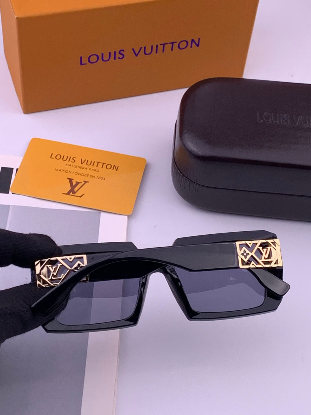 Louis Vuitton L77001 Square Brown Lens Sunglasses for Men & Women - 357651 - detail image 2