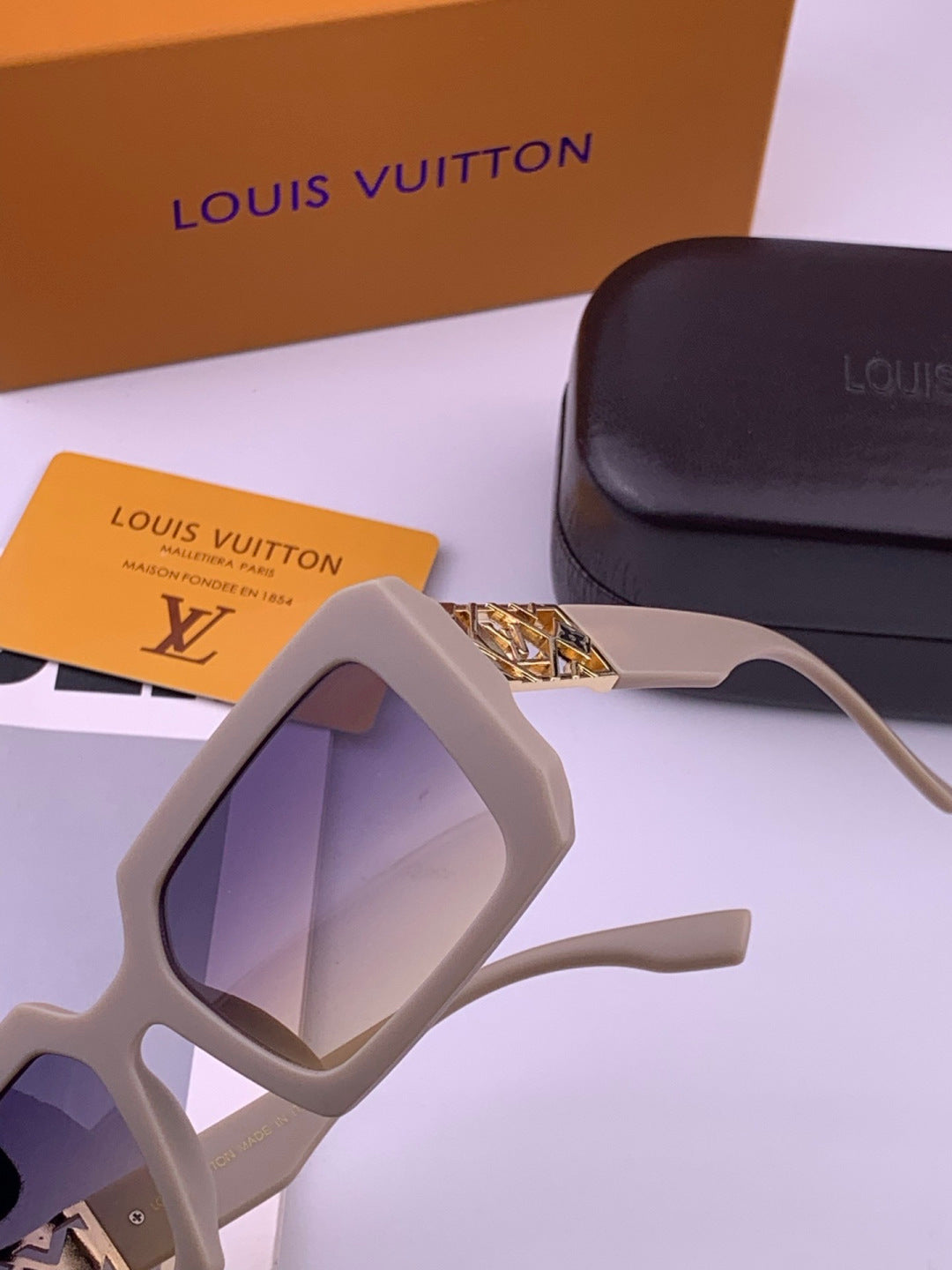 Louis Vuitton L77001 Square Brown Lens Sunglasses for Men & Women - 357652 - detail image 3