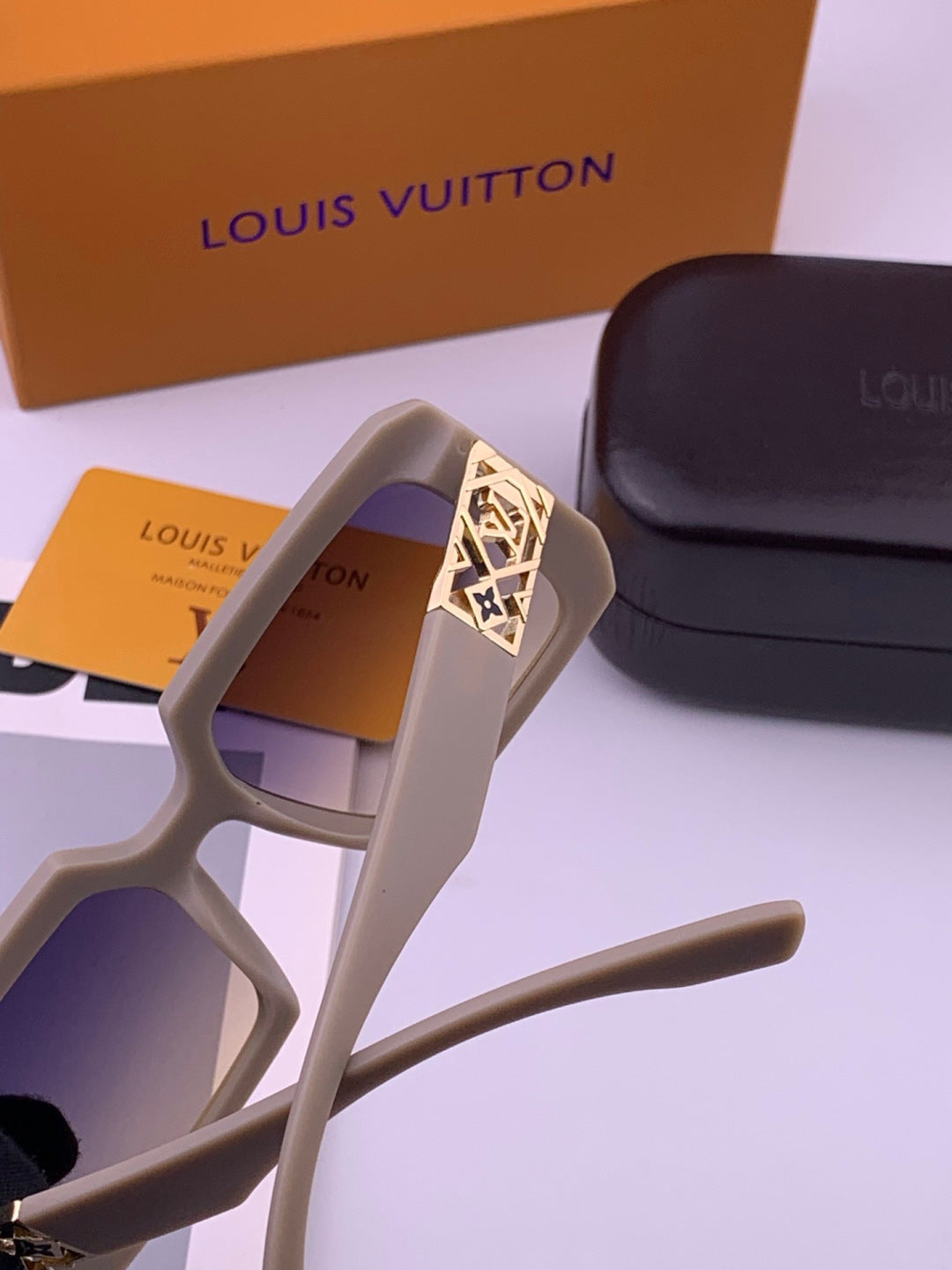 Louis Vuitton L77001 Square Brown Lens Sunglasses for Men & Women - 357652 - detail image 4