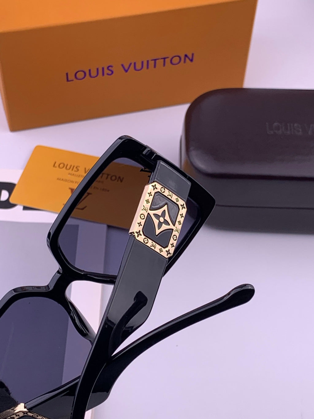 Louis Vuitton L97003 Square Black Lens Sunglasses for Men & Women - 357654 - detail image 4