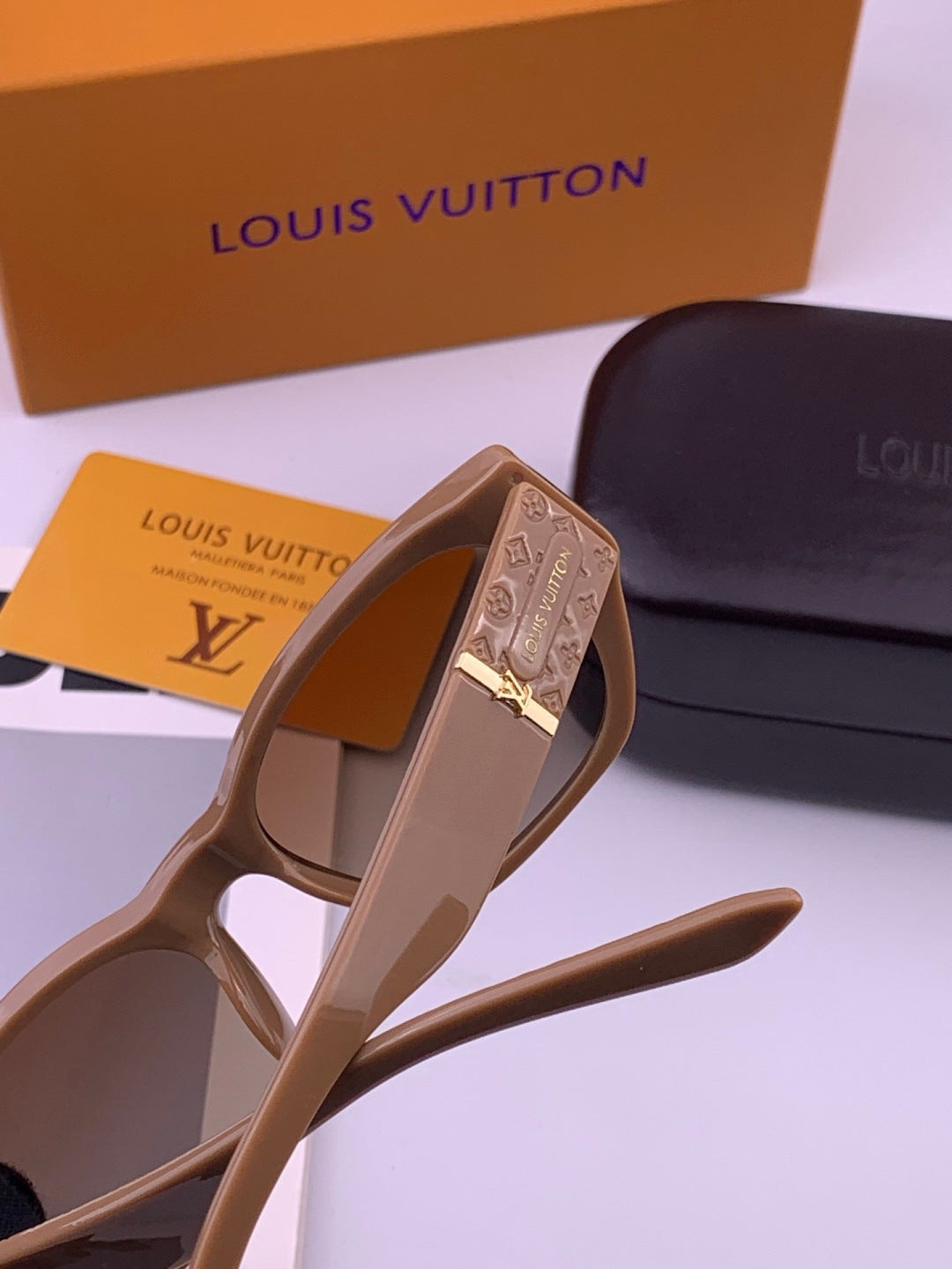 Louis Vuitton L17000 Square Gold Lens Sunglasses for Men & Women - 357657 - detail image 5