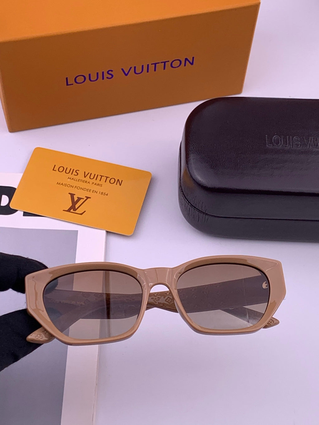 Louis Vuitton L17000 Square Gold Lens Sunglasses for Men & Women - 357657