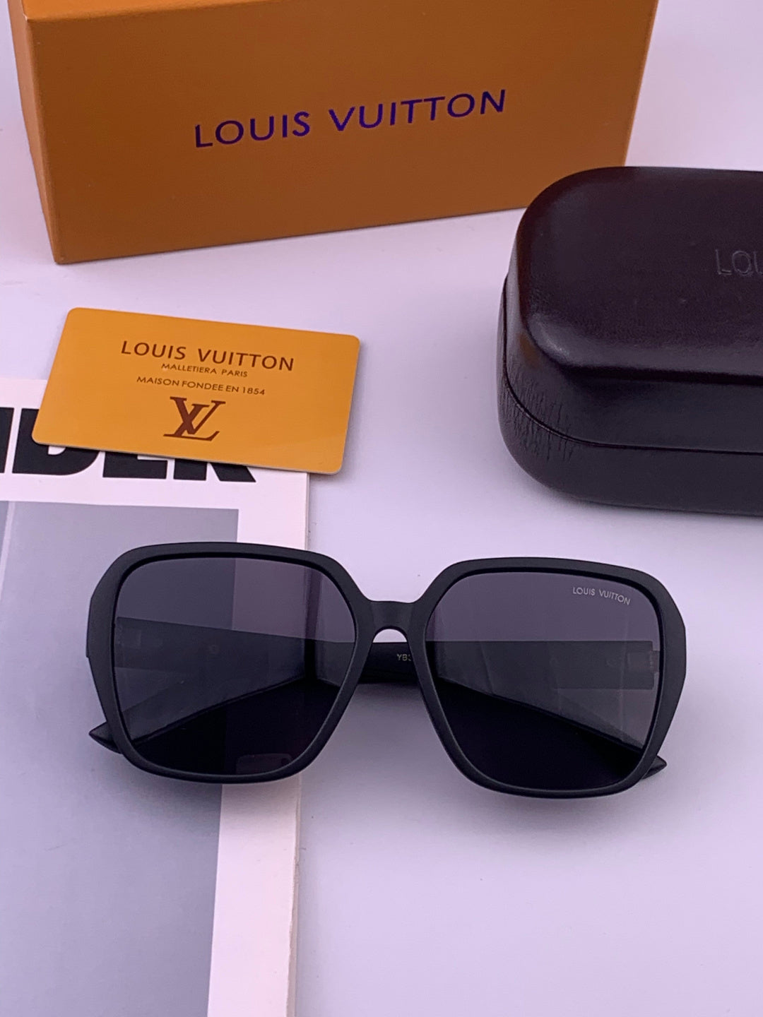 Louis Vuitton L3305 Square Black Lens Sunglasses for Men & Women - 357658 - detail image 7