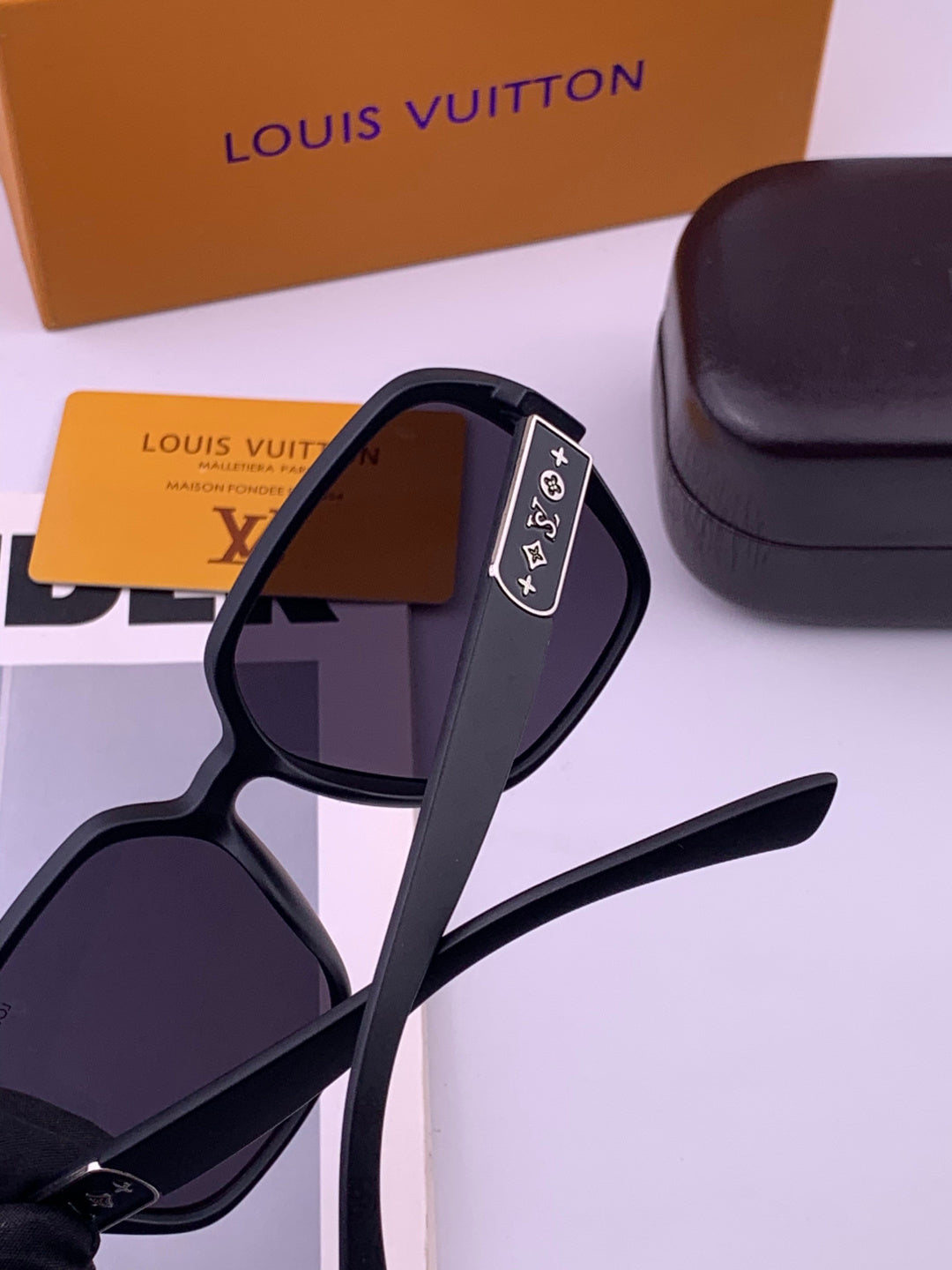 Louis Vuitton L3305 Square Black Lens Sunglasses for Men & Women - 357658 - detail image 4