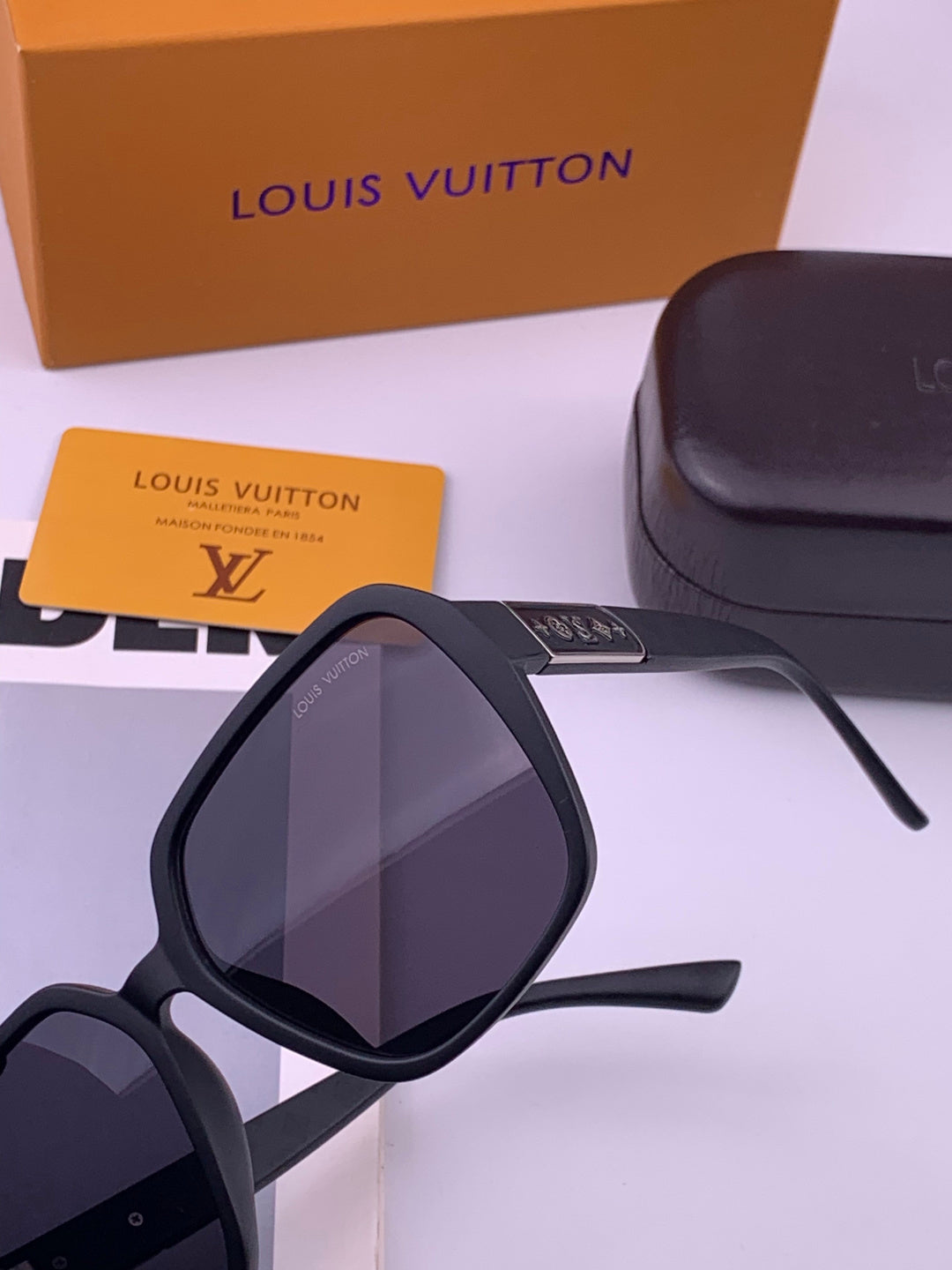 Louis Vuitton L3305 Square Black Lens Sunglasses for Men & Women - 357658 - detail image 3
