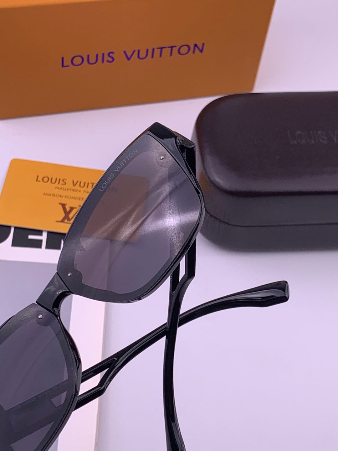 Louis Vuitton L7310 Square Gold Lens Sunglasses for Men & Women - 357662 - detail image 4