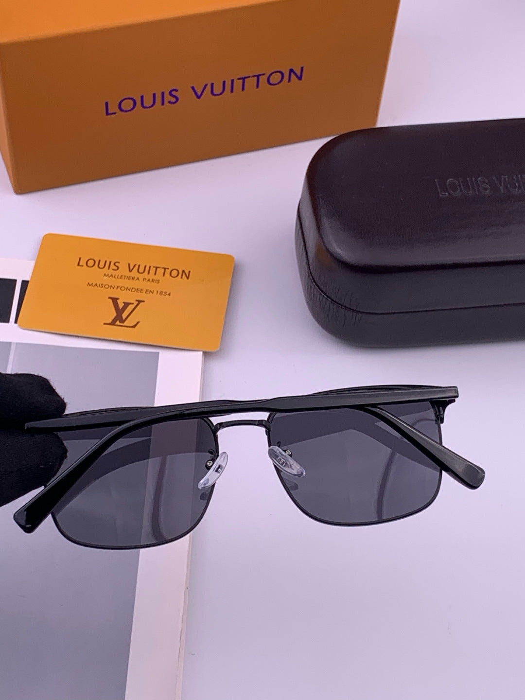 Louis Vuitton L3343 Polarized Aviator Black Lens Sunglasses for Men & Women - detail image 4