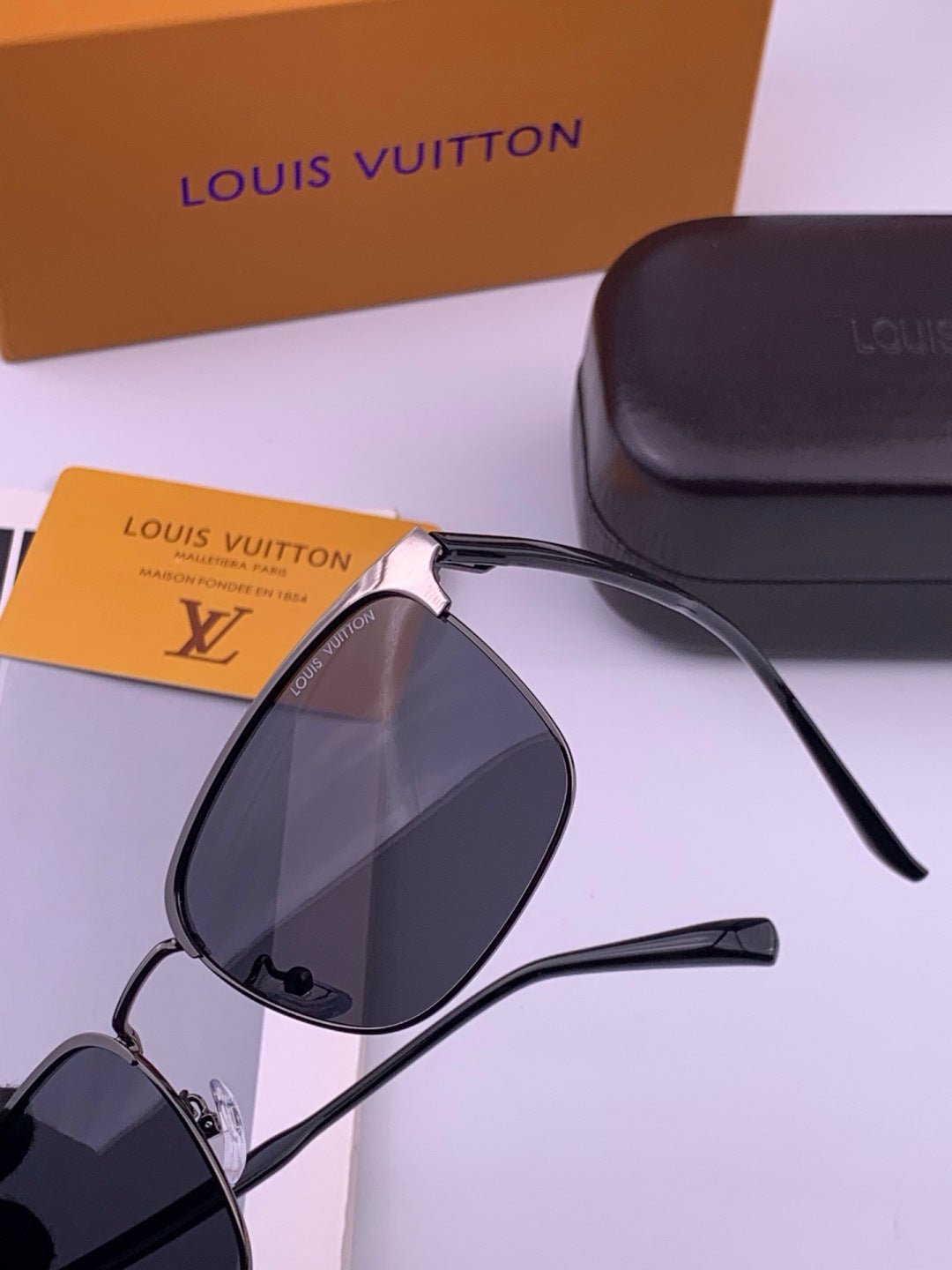 Louis Vuitton L3343 Polarized Aviator Brown Lens Sunglasses for Men & Women - detail image 3