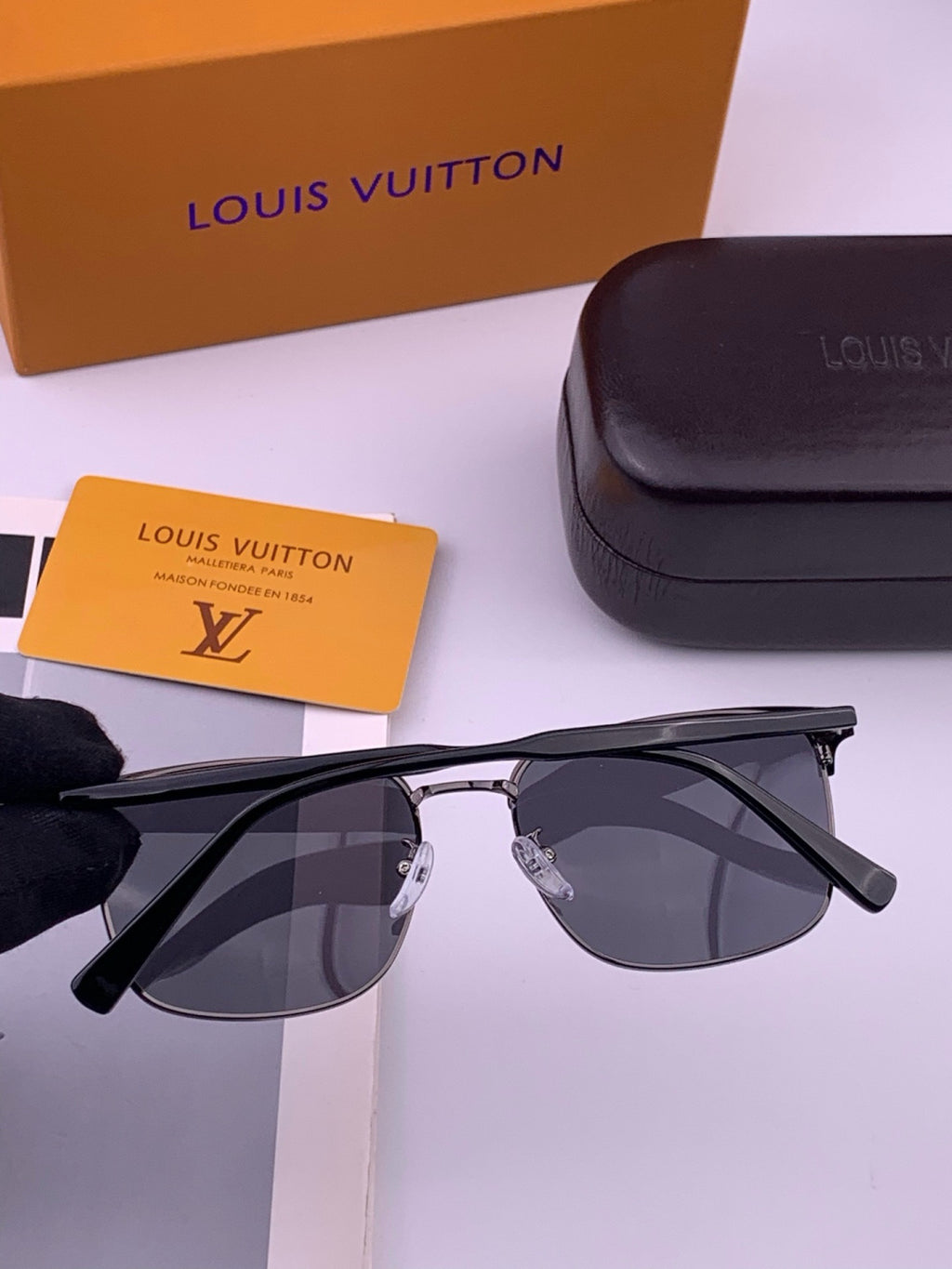 Louis Vuitton L3343 Polarized Aviator Brown Lens Sunglasses for Men & Women - detail image 4
