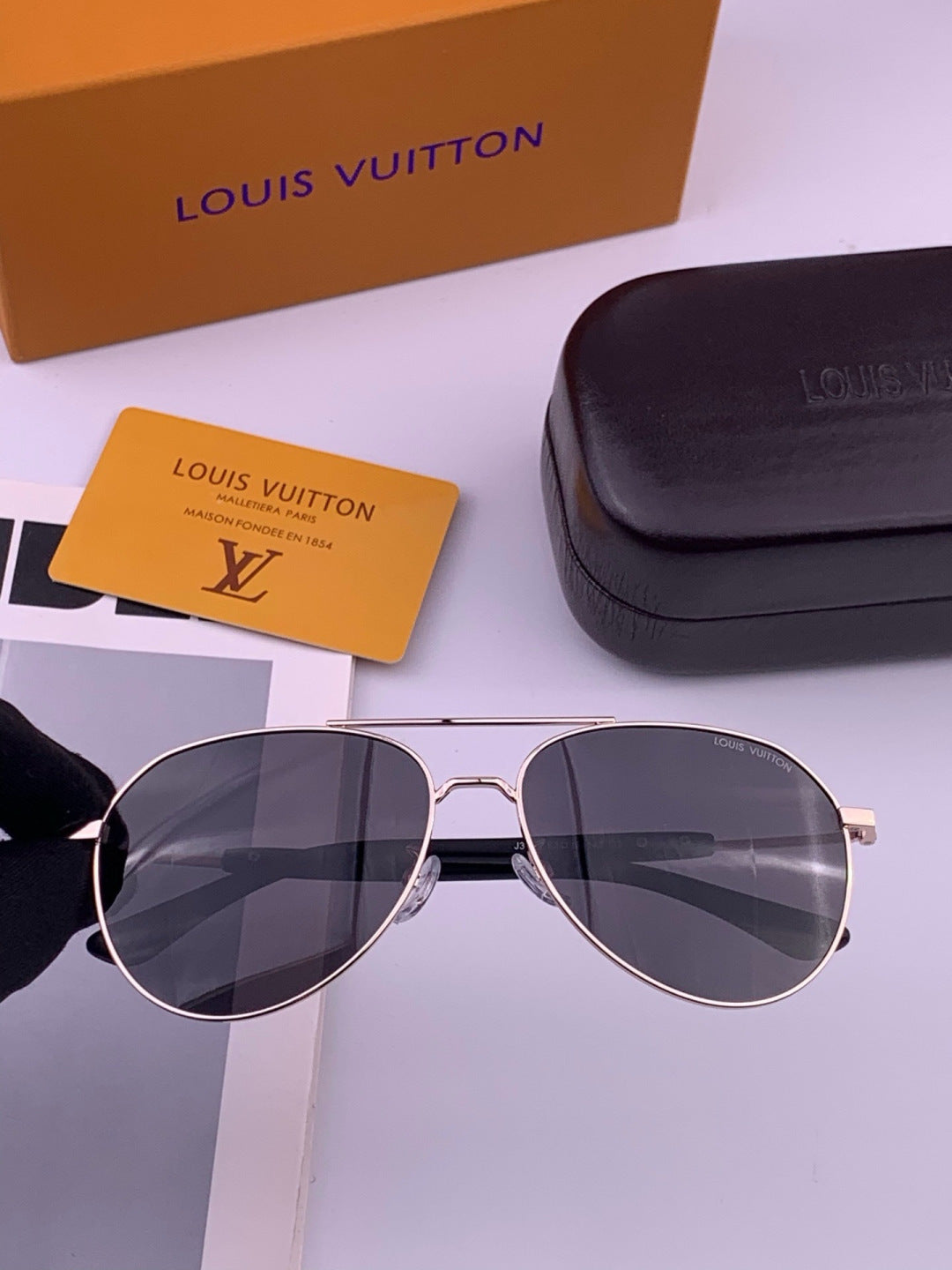 Louis Vuitton L8333 Polarized Aviator Black Lens Sunglasses for Men & - 357623