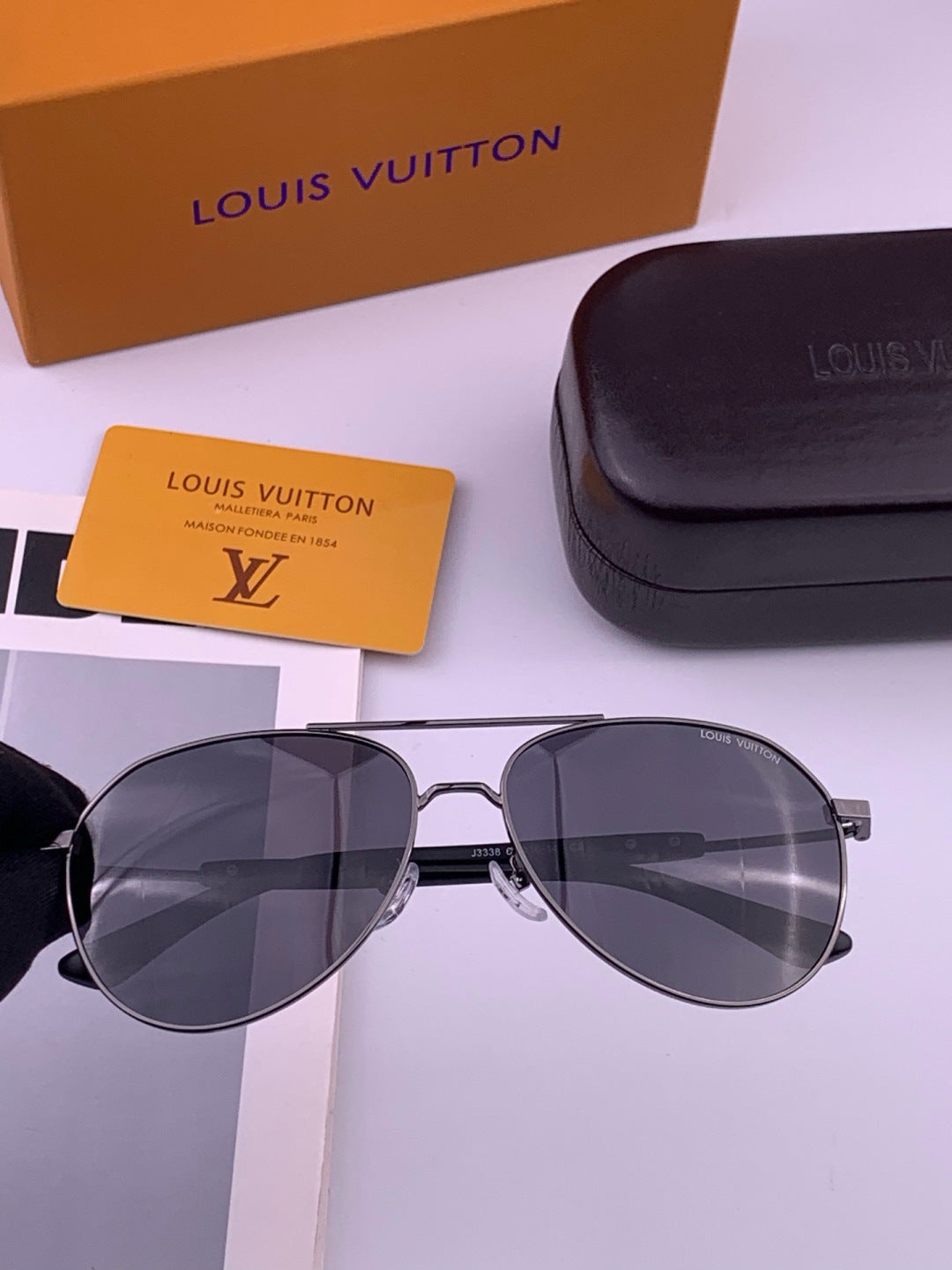 Louis Vuitton L8333 Polarized Aviator Black Lens Sunglasses for Men & - 357624