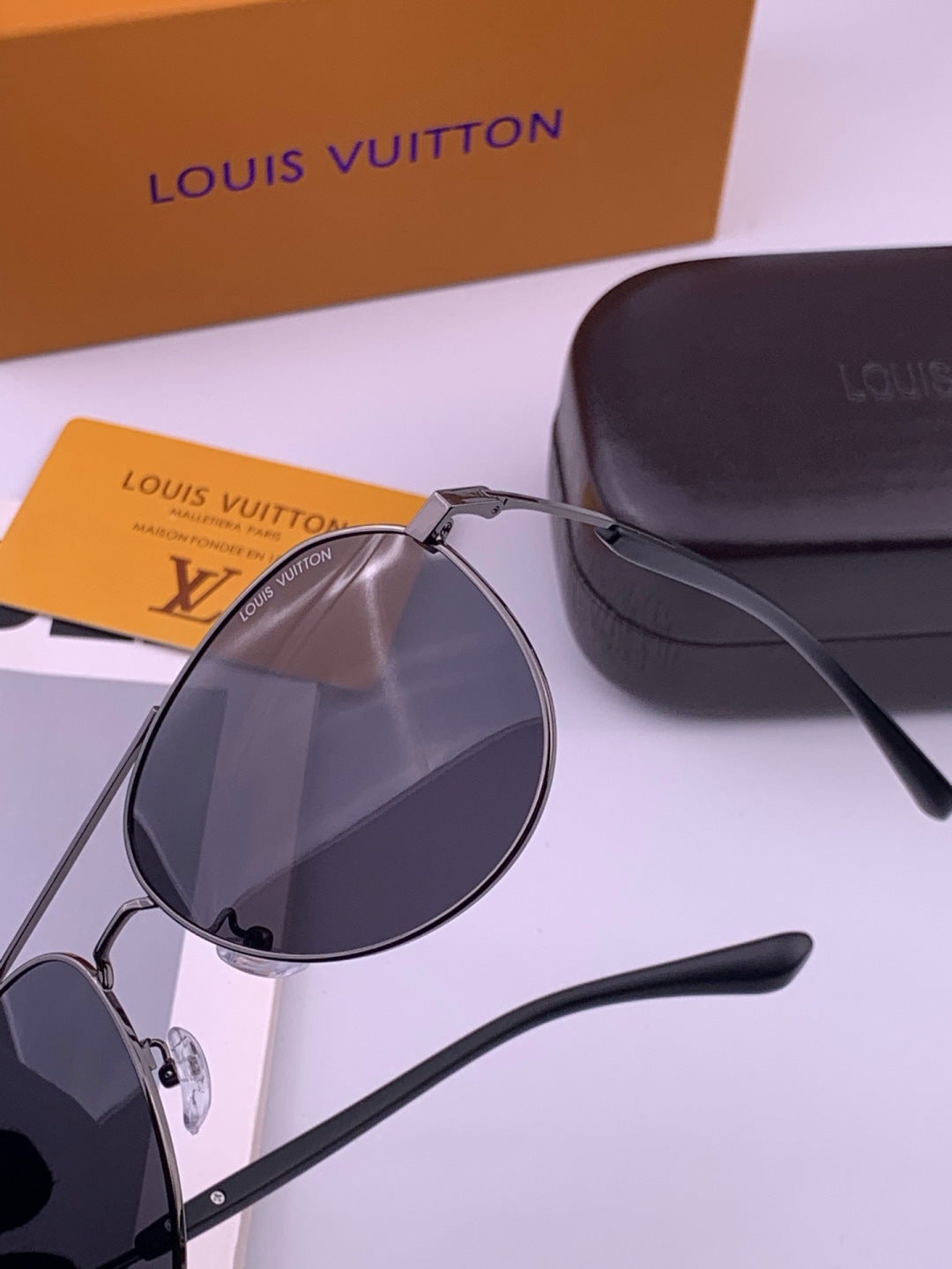 Louis Vuitton L8333 Polarized Aviator Black Lens Sunglasses for Men & - 357624 - detail image 3