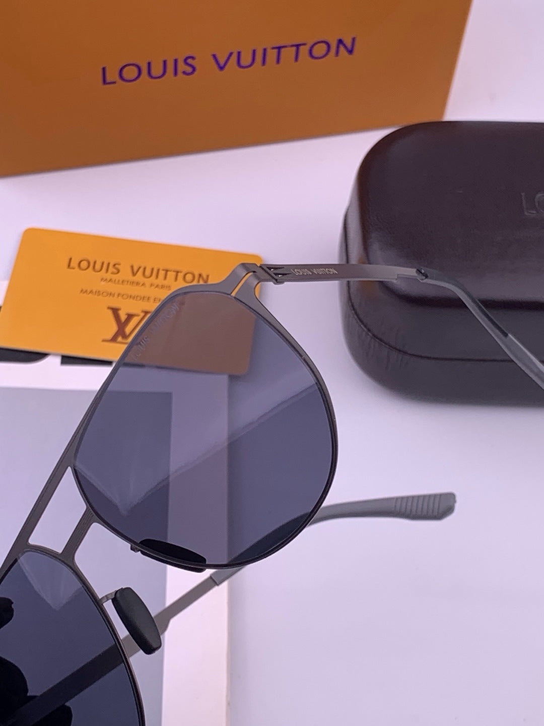 Louis Vuitton L712 Fashion Brown Lens Sunglasses for Men & Women - 357628 - detail image 3