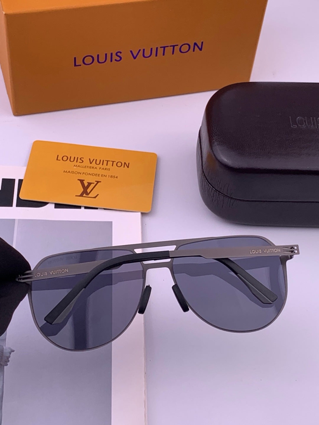 Louis Vuitton L712 Fashion Brown Lens Sunglasses for Men & Women - 357628 - detail image 6