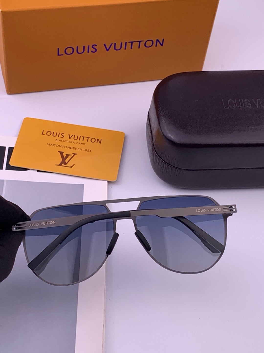 Louis Vuitton L712 Fashion Black Lens Sunglasses for Men & Women - 357629 - detail image 6