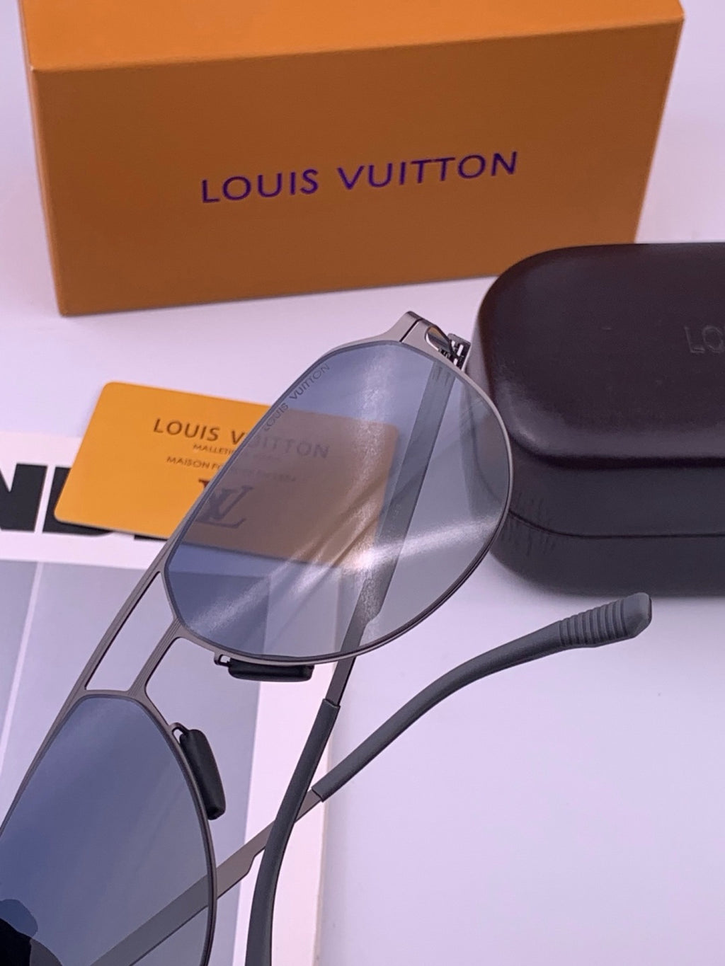 Louis Vuitton L712 Fashion Black Lens Sunglasses for Men & Women - 357629 - detail image 4