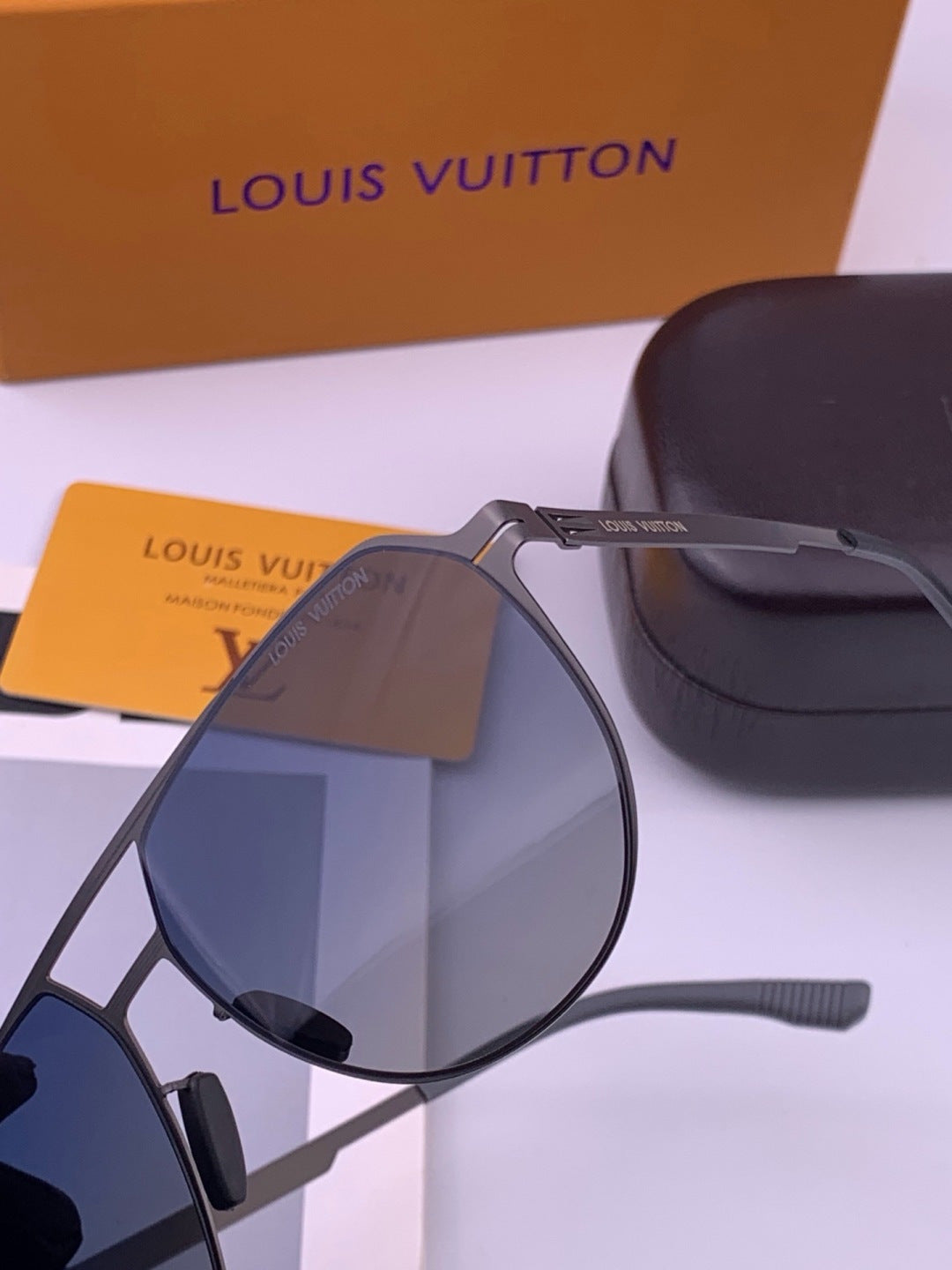 Louis Vuitton L712 Fashion Black Lens Sunglasses for Men & Women - 357629 - detail image 3
