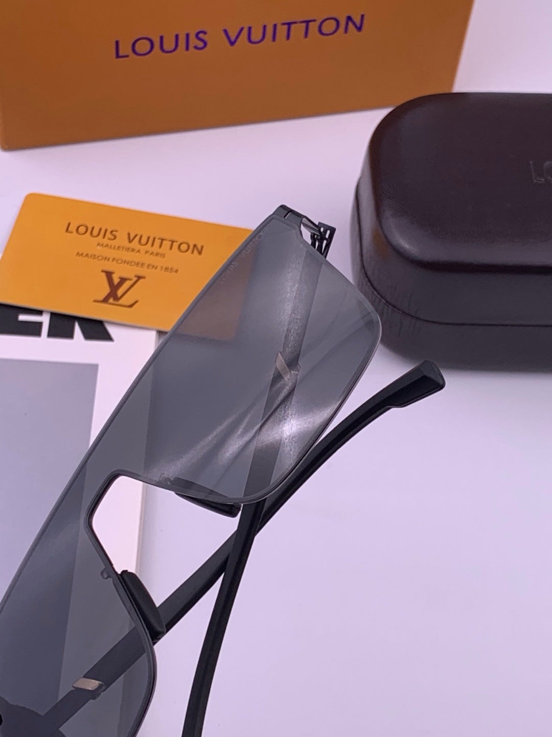 Louis Vuitton L016 Fashion Brown Lens Sunglasses for Men & Women - 357631 - detail image 4