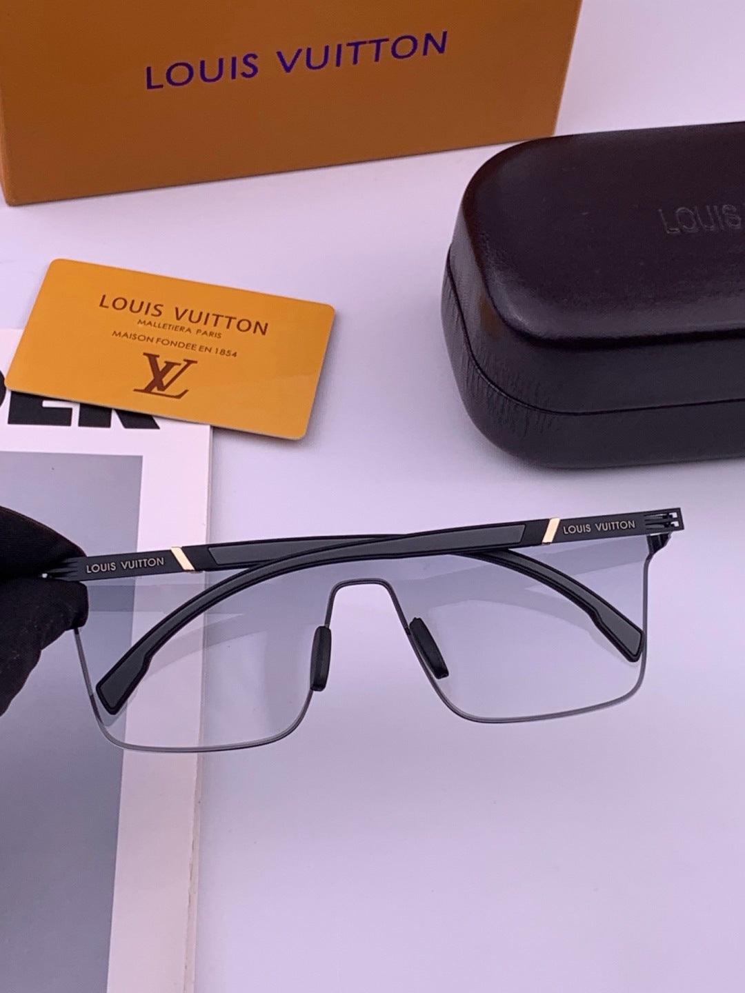 Louis Vuitton L016 Fashion Gold Lens Sunglasses for Men & Women - 357632 - detail image 6