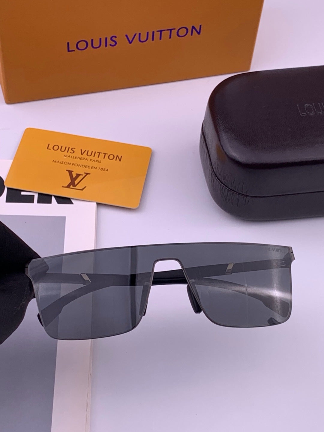 Louis Vuitton L016 Fashion Black Lens Sunglasses for Men & Women - 357633