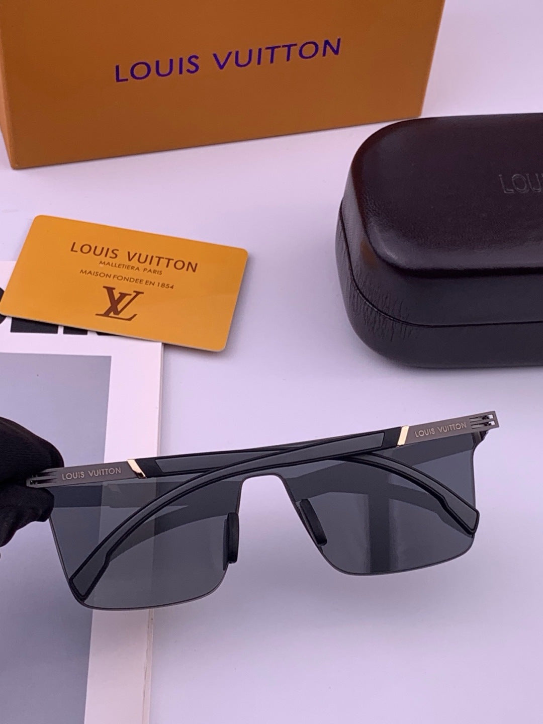 Louis Vuitton L016 Fashion Black Lens Sunglasses for Men & Women - 357633 - detail image 6