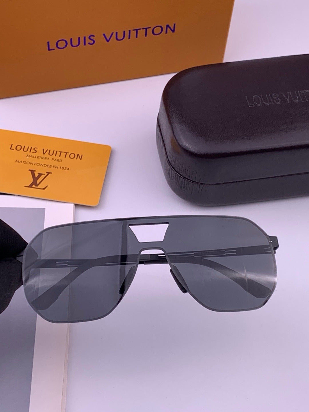 Louis Vuitton L010 Fashion Gold Lens Sunglasses for Men & Women - 357634