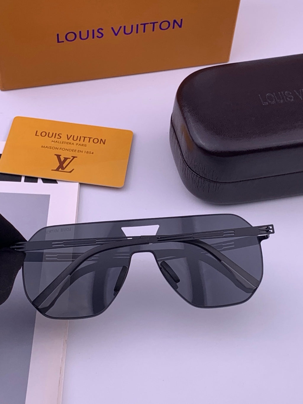 Louis Vuitton L010 Fashion Gold Lens Sunglasses for Men & Women - 357634 - detail image 6