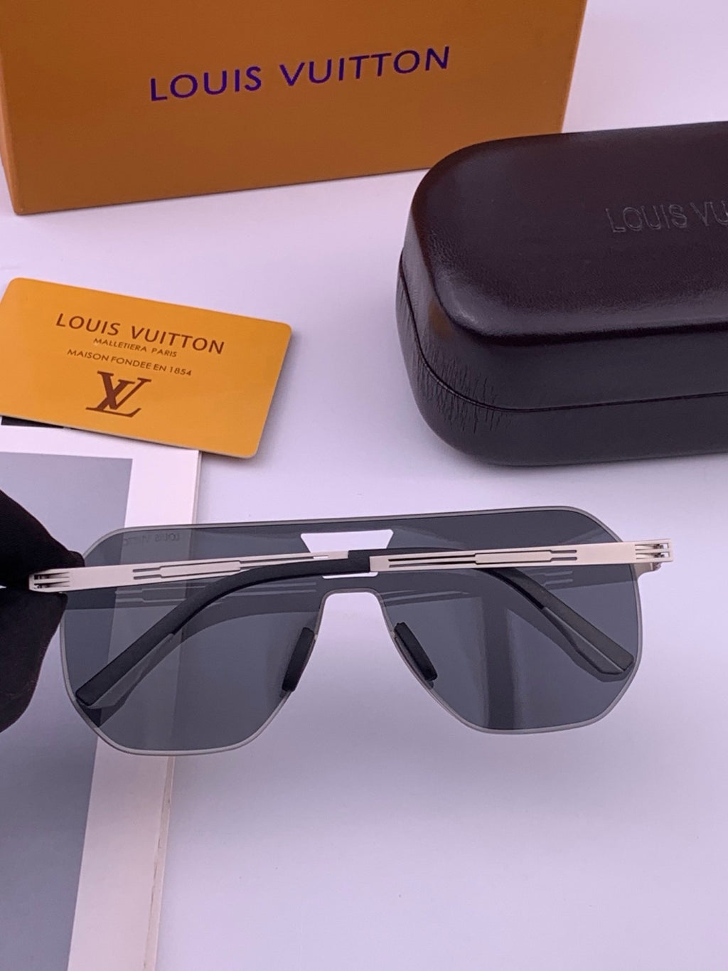 Louis Vuitton L010 Fashion Gold Lens Sunglasses for Men & Women - 357635 - detail image 6