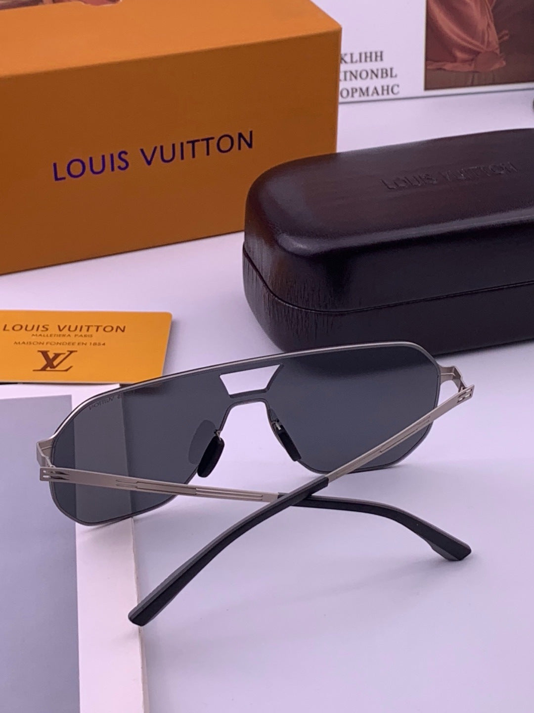 Louis Vuitton L010 Fashion Gold Lens Sunglasses for Men & Women - 357635 - detail image 5