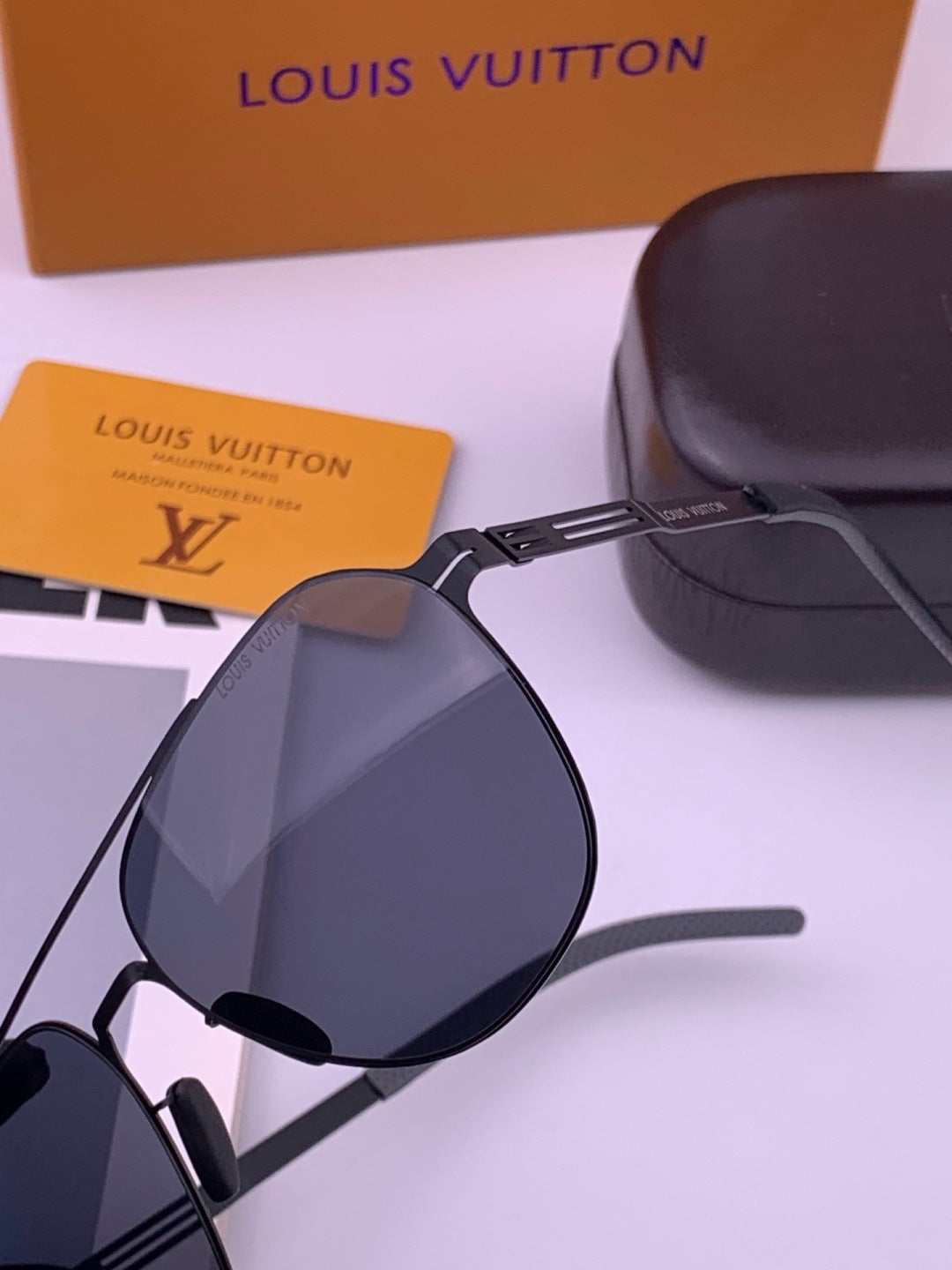 Louis Vuitton L18 Fashion Gold Lens Sunglasses for Men & Women - 357636 - detail image 3
