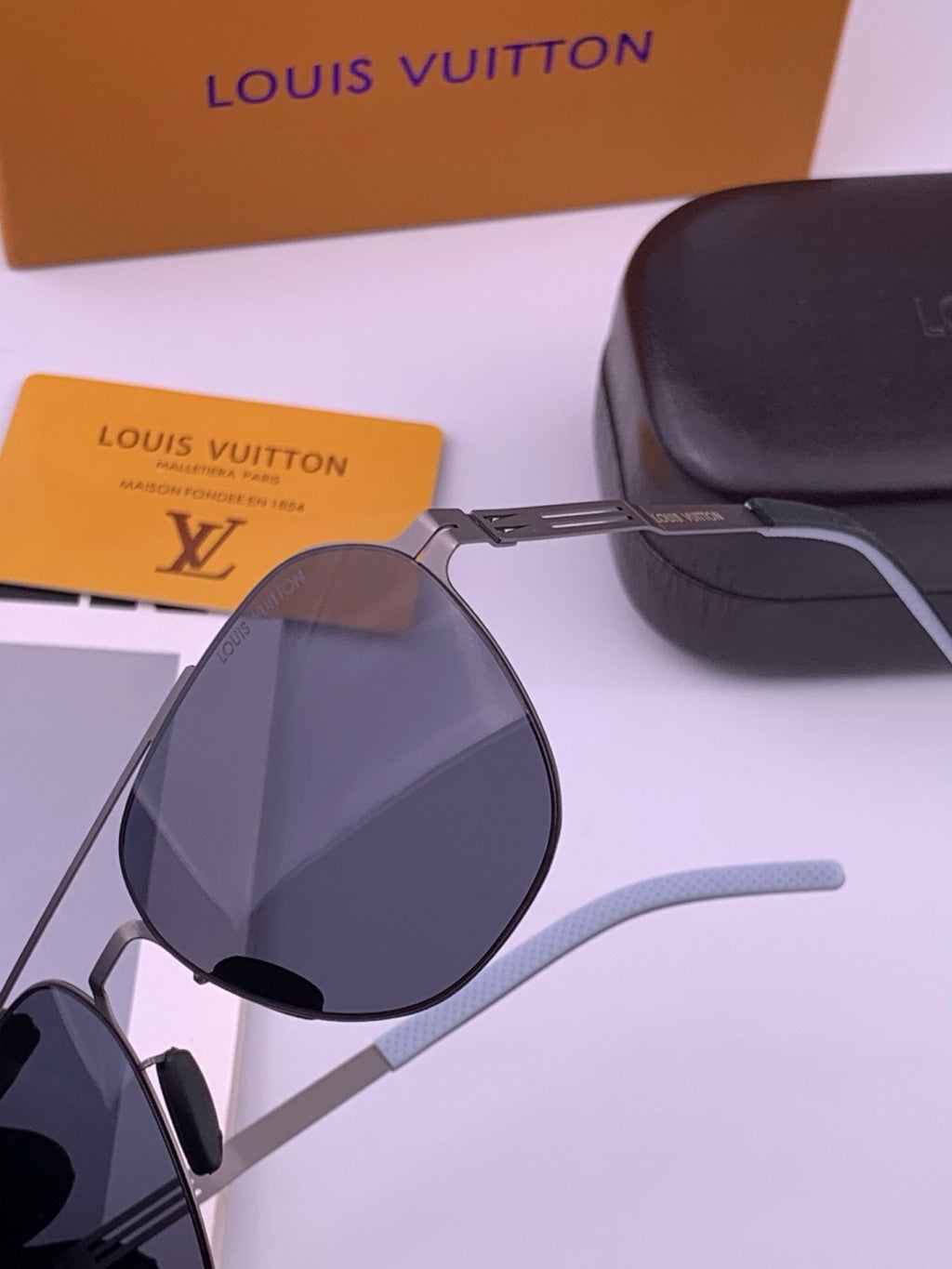 Louis Vuitton L18 Fashion Gold Lens Sunglasses for Men & Women - 357638 - detail image 3