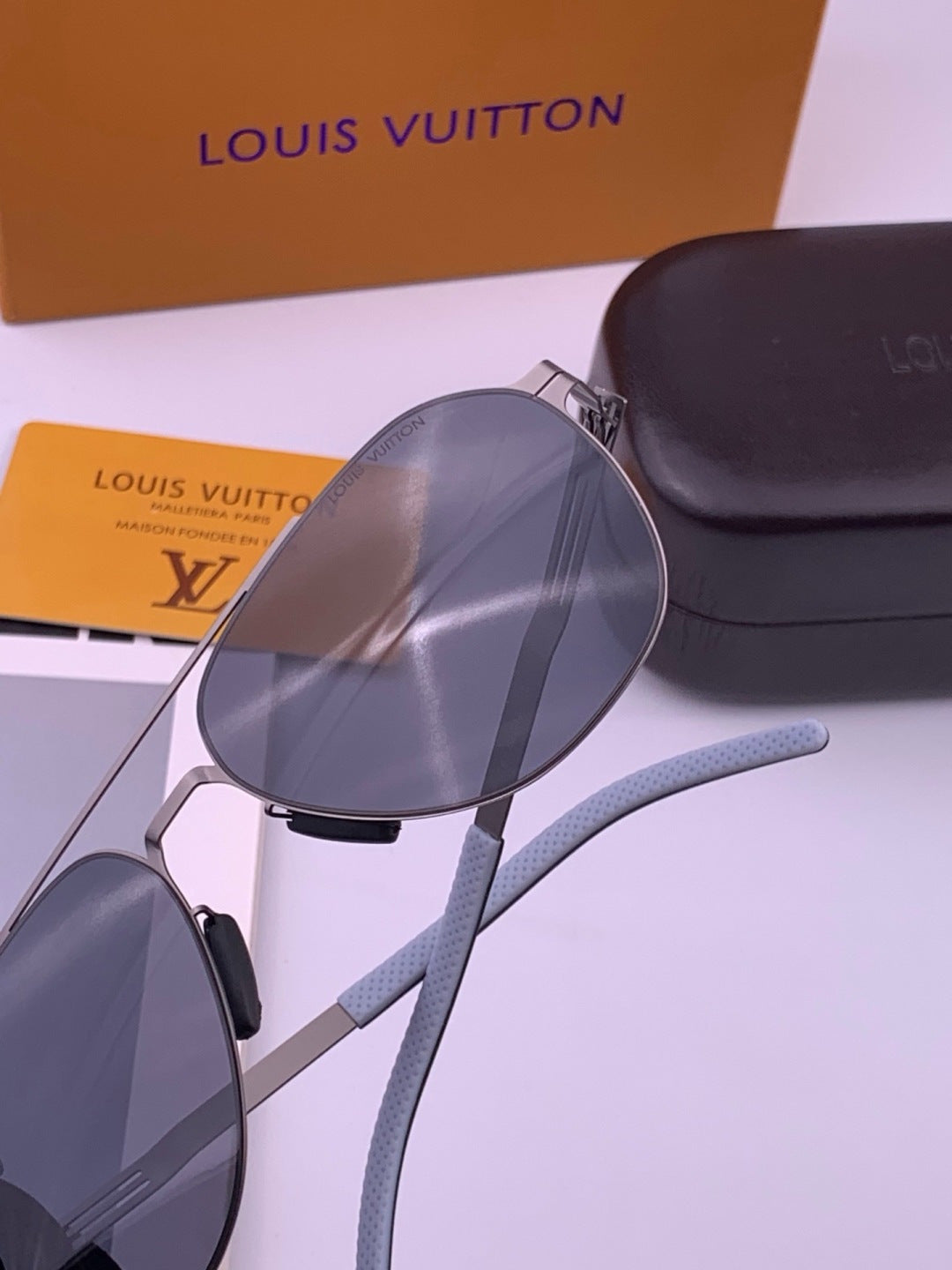 Louis Vuitton L18 Fashion Gold Lens Sunglasses for Men & Women - 357638 - detail image 4