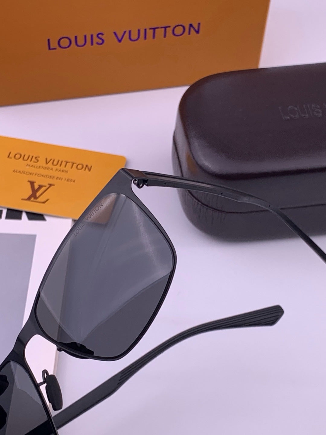 Louis Vuitton L216 Fashion Gold Lens Sunglasses for Men & Women - 357641 - detail image 3