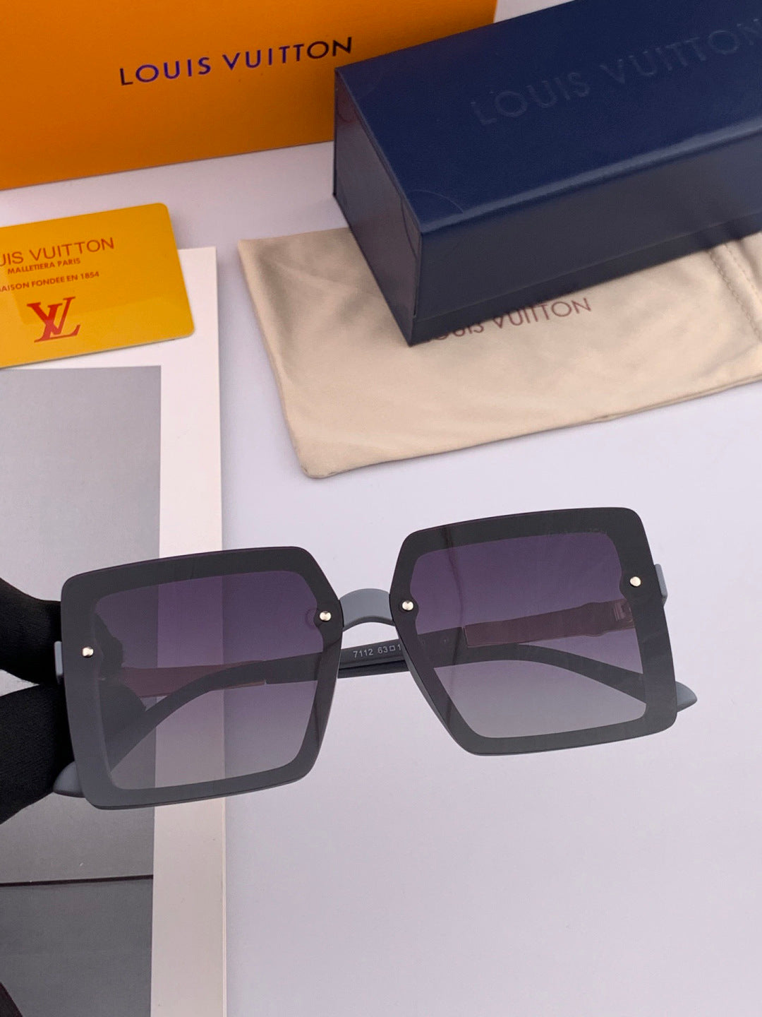 Louis Vuitton L2711 Polarized Square Red Lens Sunglasses for Men & Wo - 357612 - detail image 2