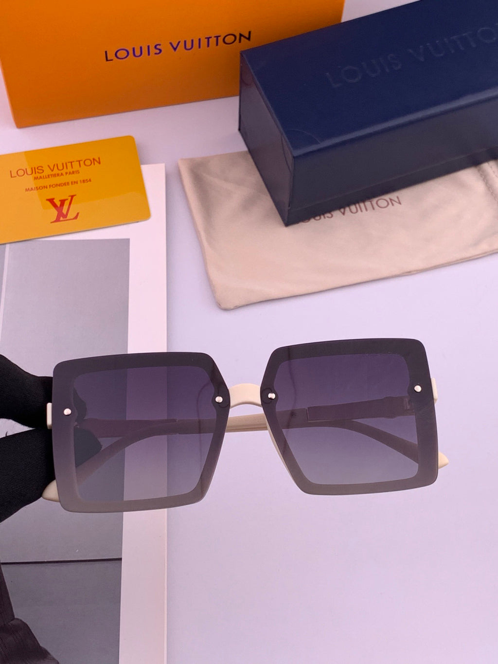 Louis Vuitton L2711 Polarized Square Red Lens Sunglasses for Men & Wo - 357612 - detail image 3