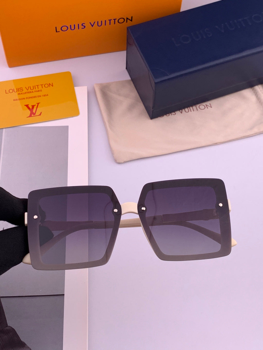 Louis Vuitton L2711 Polarized Square Red Lens Sunglasses for Men & Wo - 357612 - detail image 3