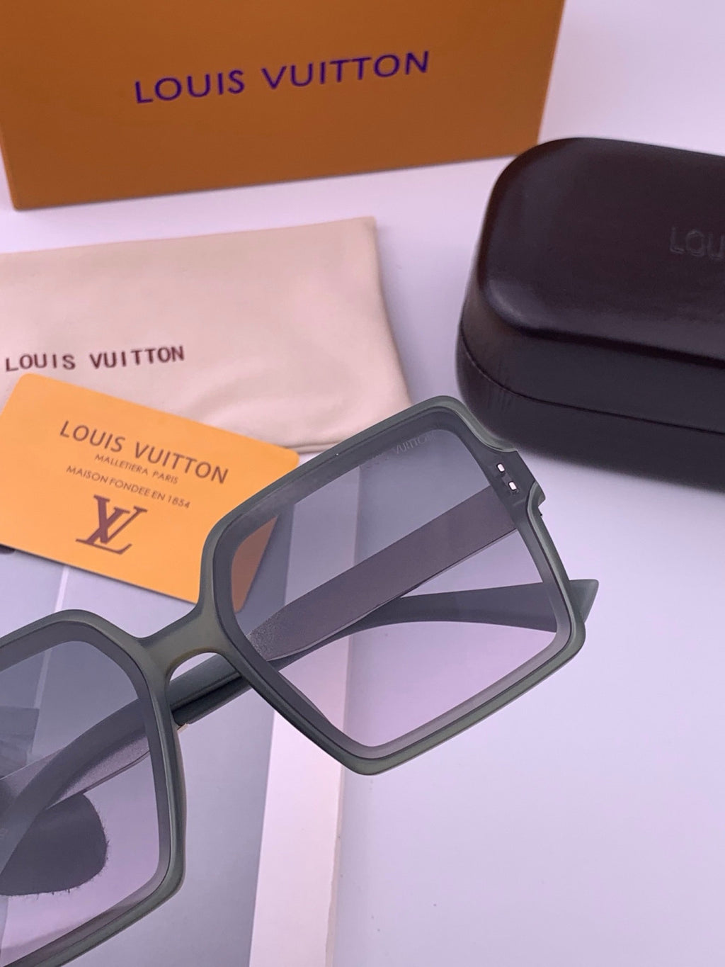Louis Vuitton L1577 Polarized Square Gray Lens Sunglasses for Men & W - 357615 - detail image 4
