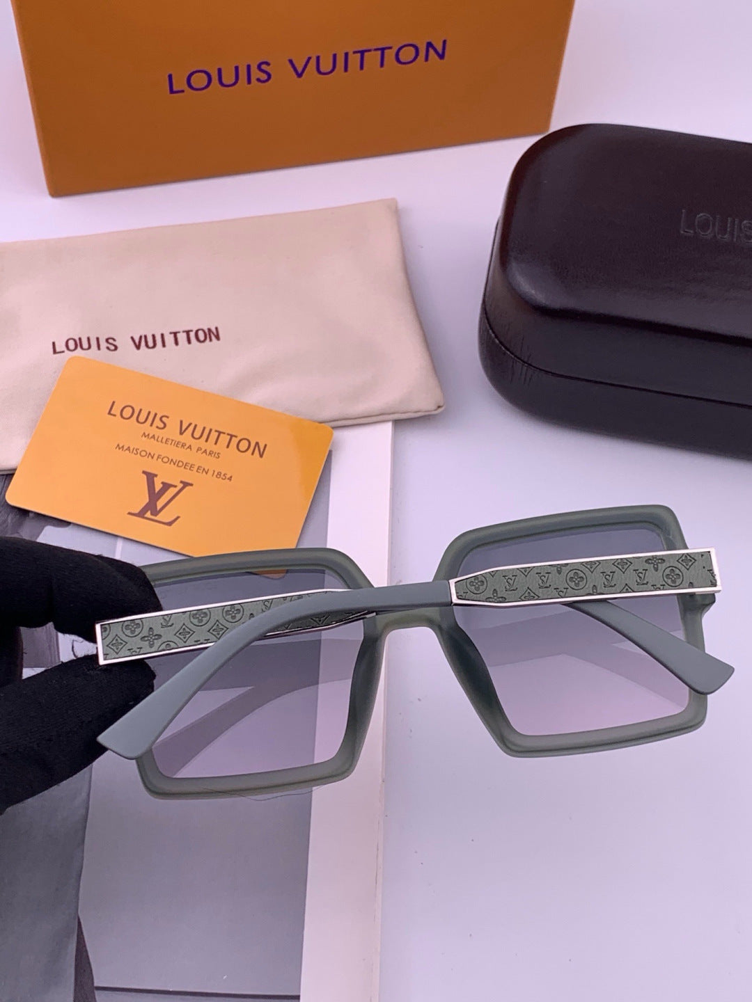 Louis Vuitton L1577 Polarized Square Gray Lens Sunglasses for Men & W - 357615 - detail image 5