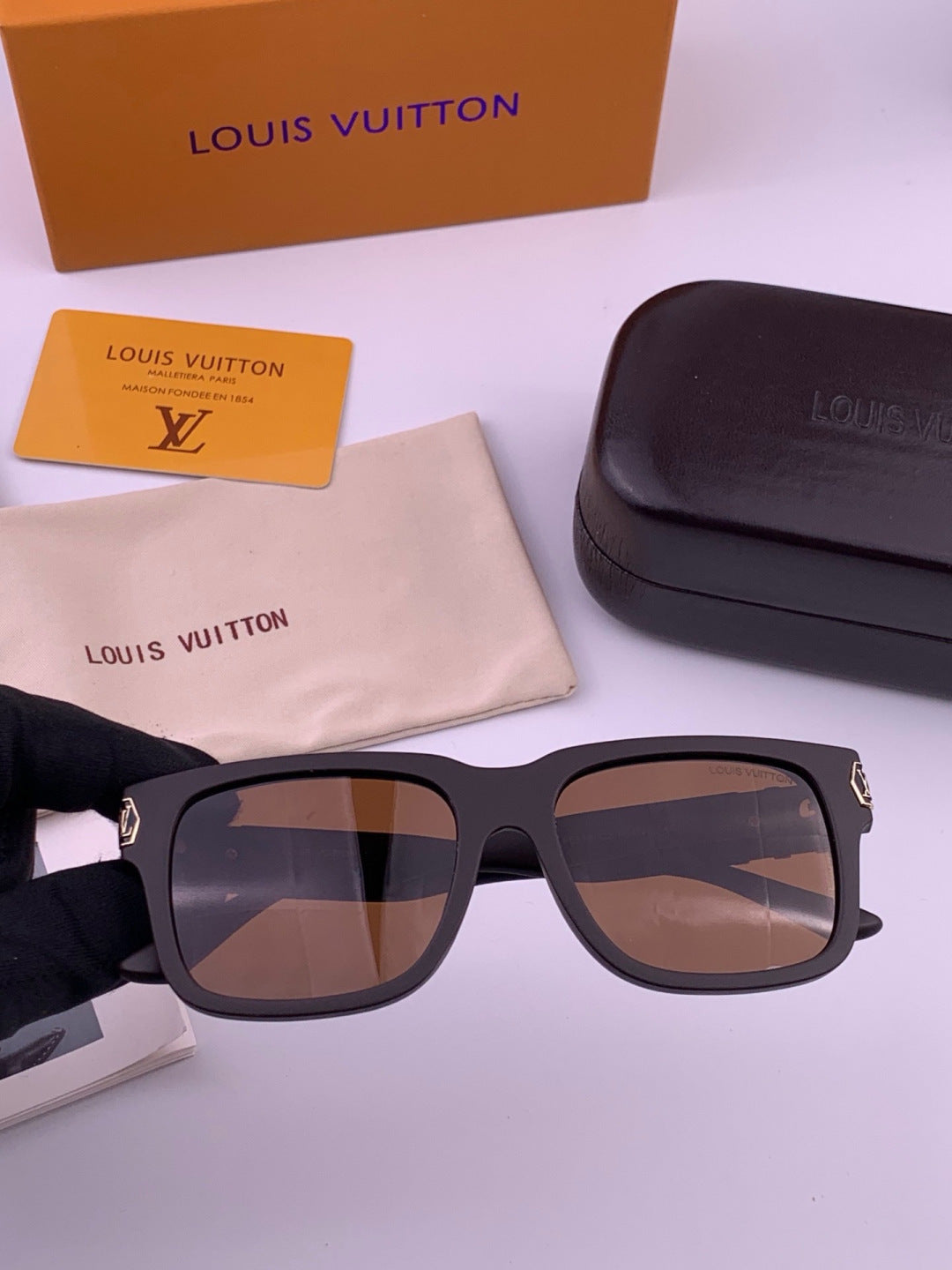 Louis Vuitton Fashion Gold Lens Sunglasses for Men & Women - 357616 - detail image 2