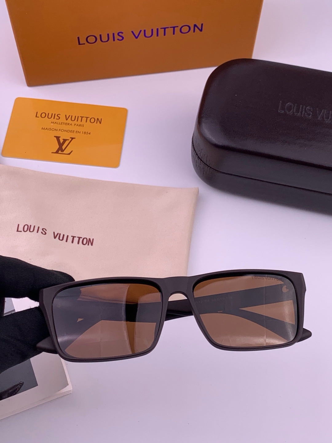 Louis Vuitton Fashion Gold Lens Sunglasses for Men & Women - 357617 - detail image 2