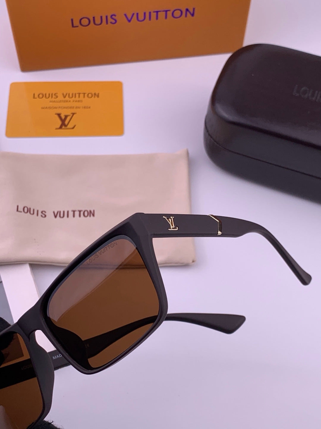 Louis Vuitton Fashion Gold Lens Sunglasses for Men & Women - 357617 - detail image 5