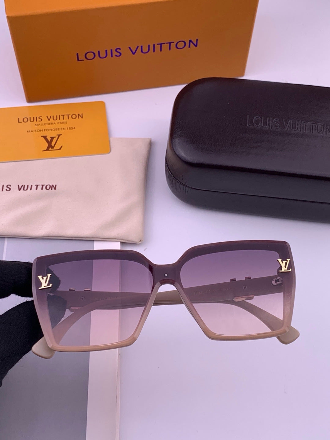 Louis Vuitton L57002 Oversized Purple Lens Sunglasses for Men & Women - 371458