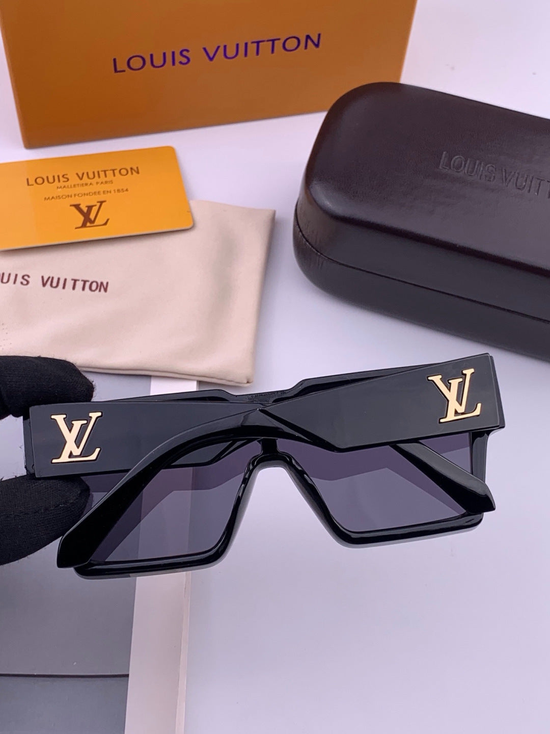 Louis Vuitton L7600 Square Black Lens Sunglasses for Women - 371447 - detail image 4