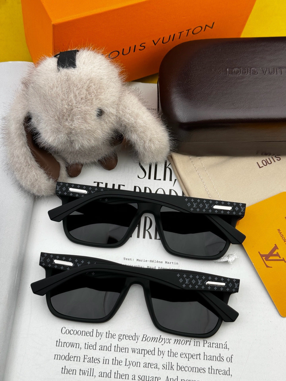 Louis Vuitton L8510 Square Gold Lens Sunglasses for Men & Women - detail image 6
